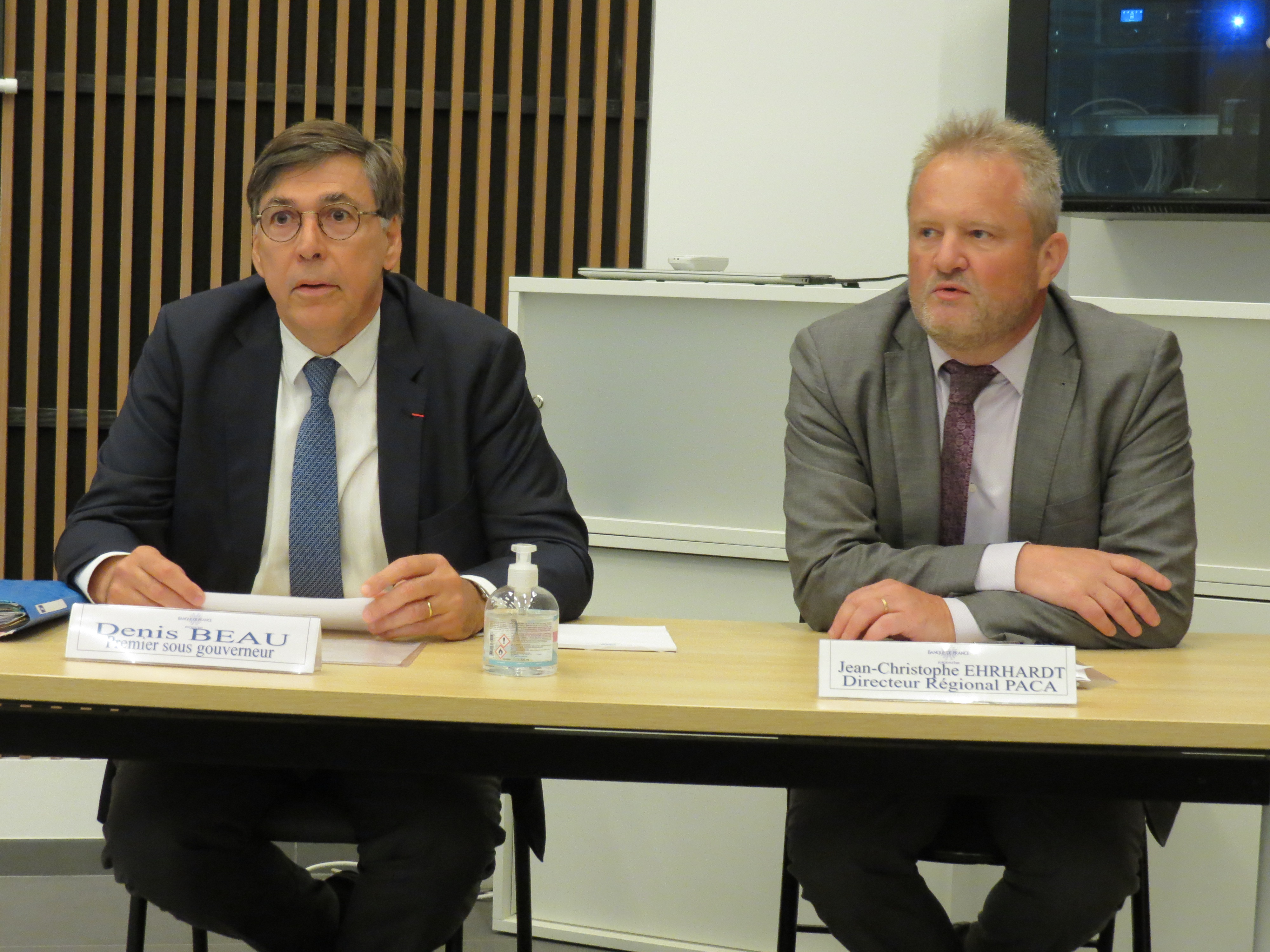 Denis Beau, 1er sous-gouverneur de la Banque de France, et Jean-Christophe Ehrhardt, directeur régional Provence-Alpes-Côte d'Azur. (Photo JC Barla) Denis Beau, 1er sous-gouverneur de la Banque de France, et Jean-Christophe Ehrhardt, directeur régional Provence-Alpes-Côte d'Azur. (Photo JC Barla)