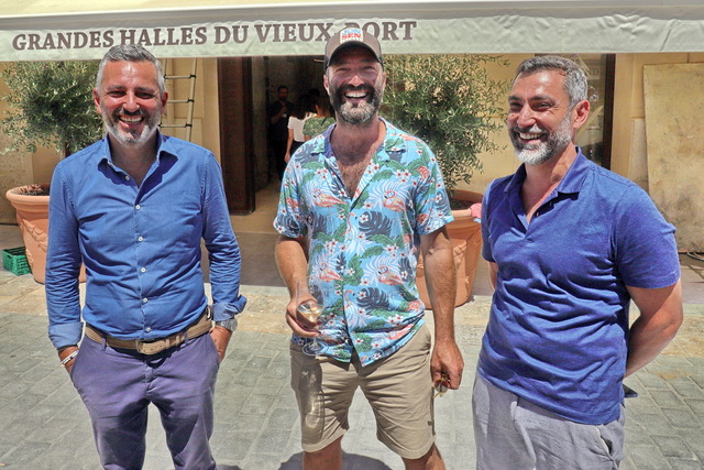 De g à dr : Reza Zographos, Laurent Battisti et Julien Fabre se définissent comme « grandes gueules mais fines bouches ». Photo©Robert Poulain. De g à dr : Reza Zographos, Laurent Battisti et Julien Fabre se définissent comme « grandes gueules mais fines bouches ». Photo©Robert Poulain.