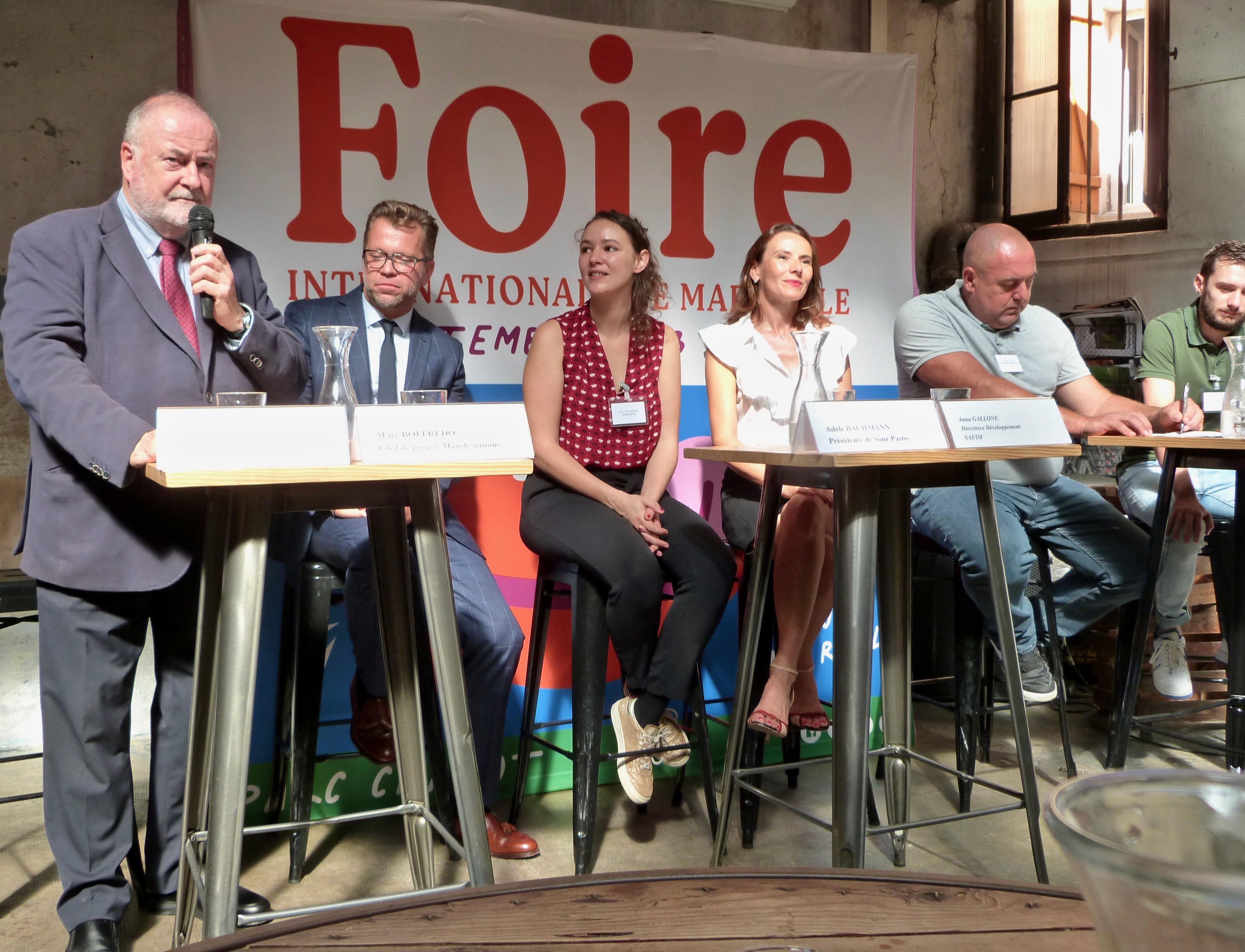 Présentation de l’édition 2022 de la Foire Internationale de Marseille par Loïc Fauchon, Pdg de la Safim (debout, à gauche), à la brasserie Zoumaï. Photo©MOH