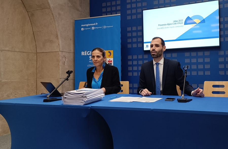 Valérie Roux (Insee) et David Gehant (Région Provence-Alpes-Côte d'Azur) disposent d'un nouvel outil de diagnostic avec l'Atlas 2022 (photo: F.Dubessy) Valérie Roux (Insee) et David Gehant (Région Provence-Alpes-Côte d'Azur) disposent d'un nouvel outil de diagnostic avec l'Atlas 2022 (photo: F.Dubessy)