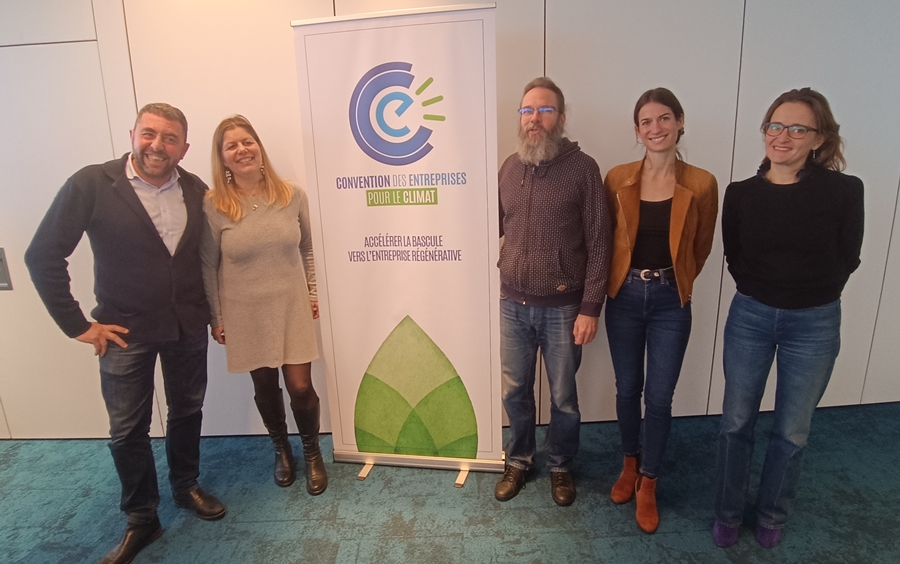 Les animateurs régionaux de la Convention des entreprises pour le climat. De g.à d. De gauche à droite :   - Nicolas Chabert, président CEC Provence Corse  - Fanny Morel, co-pilote CEC Provence Corse  - Cyrille Carillon, coach  - Mélanie Jenneret, co-pilote CEC et CEC Provence Corse  - Chloé Pigeon, coach (photo (F.Dubessy)