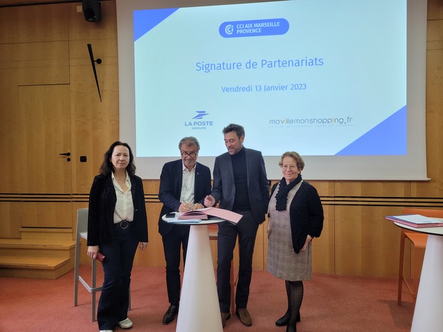 De G. à dte : Caroline Baron et Jean-Luc Chauvin, vice-présidente et président de la Cci Aix-Marseille Provence.Jean Thierry Chardy, directeur général de mavillemonshopping et Christine Bord Le Tallec, Déléguée Régionale en Provence-Alpes Côte d’Azur de La Poste. ©DR