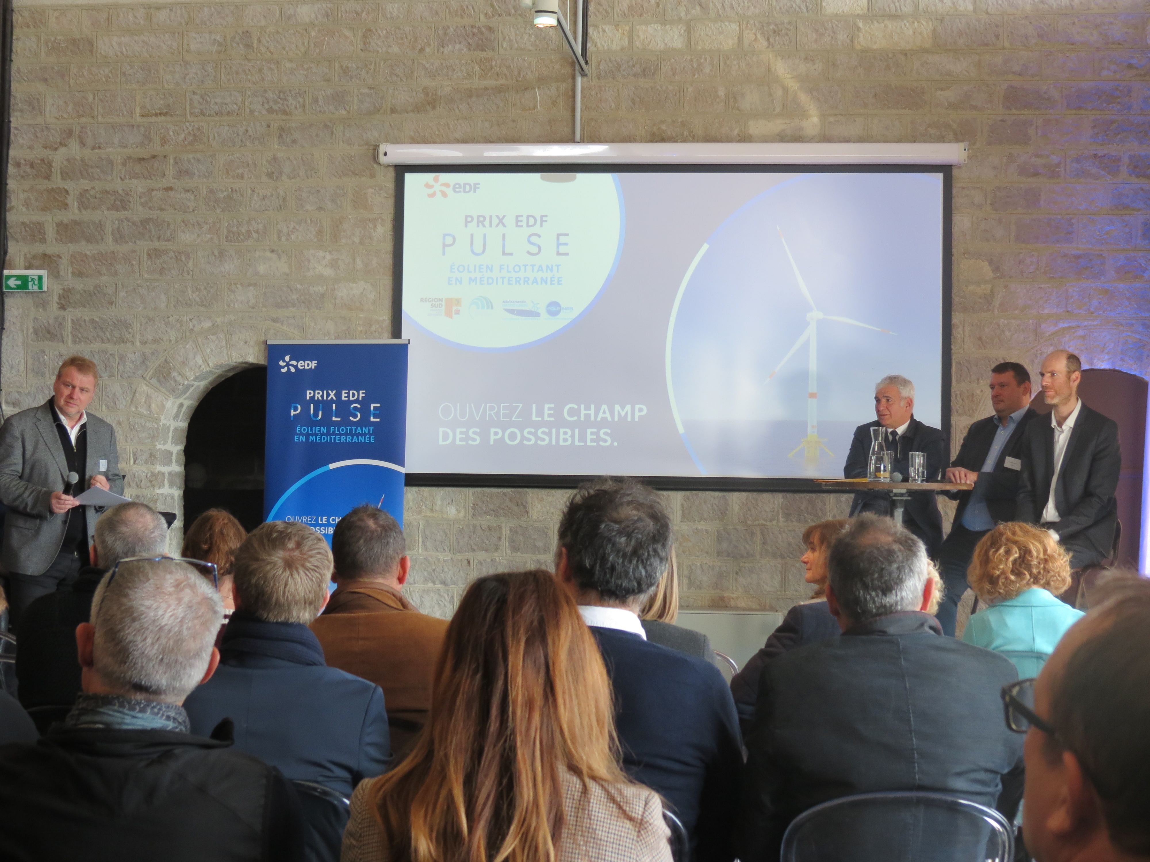 F.Busin (EDF), Ch.Madrolle (Région Sud), H.Martel (GPMM) et C.Le Bousse (EDF Renouvelables) ont exposé les enjeux de l'économie bleue pour la façade méditerranéenne (Photo JC Barla)
