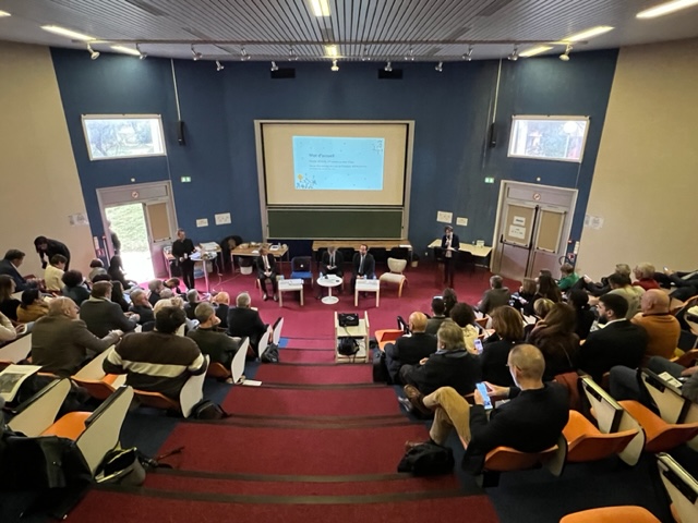 Le laboratoire territorial Industrie Fos-Berre comprend 80 membres dont 30 citoyens et 50 personnes qualifiées issues de la société civile locale, du monde économique, politique et social. ©NBC Le laboratoire territorial Industrie Fos-Berre comprend 80 membres dont 30 citoyens et 50 personnes qualifiées issues de la société civile locale, du monde économique, politique et social. ©NBC
