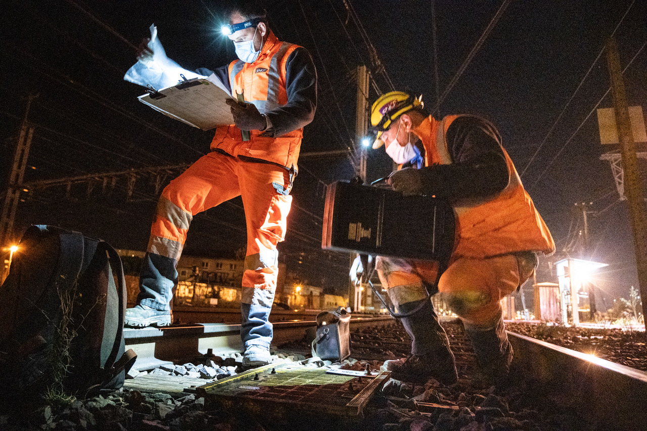 Le réseau ferroviaire Sud possède 1289 km de voies sur lesquelles circulent 520 trains par jour s’arrêtant dans 156 gares et haltes. ©E Grimault