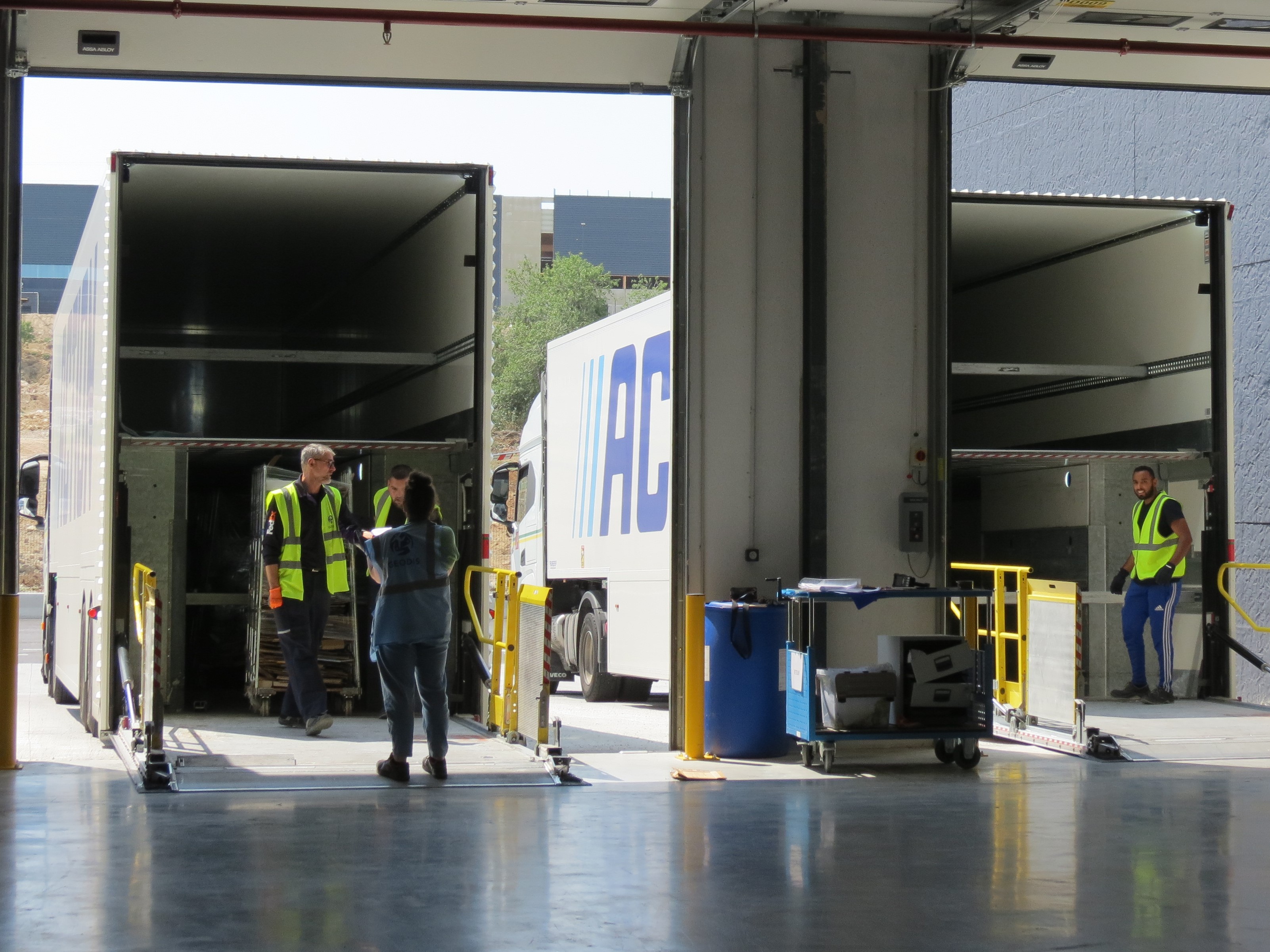 Les véhicules à « double deck » chargent plus de produits pour réduire les flux sur la route. (photo JC Barla).