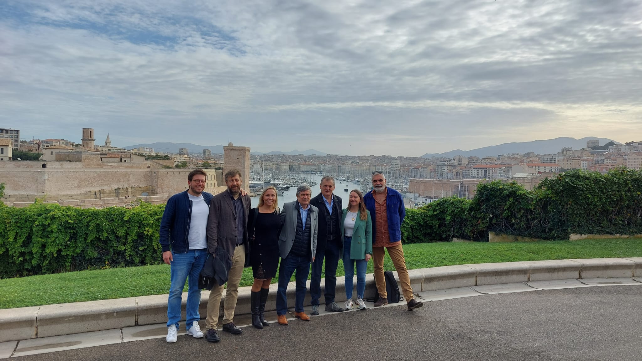 A dr : Hugues Kieffer, directeur de Marseille Jazz Festival des cinq continents avec les membres du Centre national de la musique et l’EJC. Photo©DR