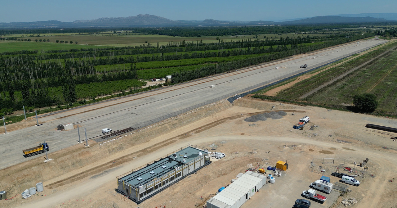 Le terminal de 13,5 ha pourra traiter quatre trains de 850 m de long simultanément. ©TOP
