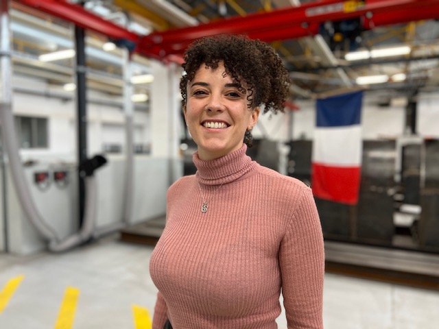 Laura Tempier, éducatrice spécialisée à Toulon se spécialise comme agent de maintenance. ©NBC