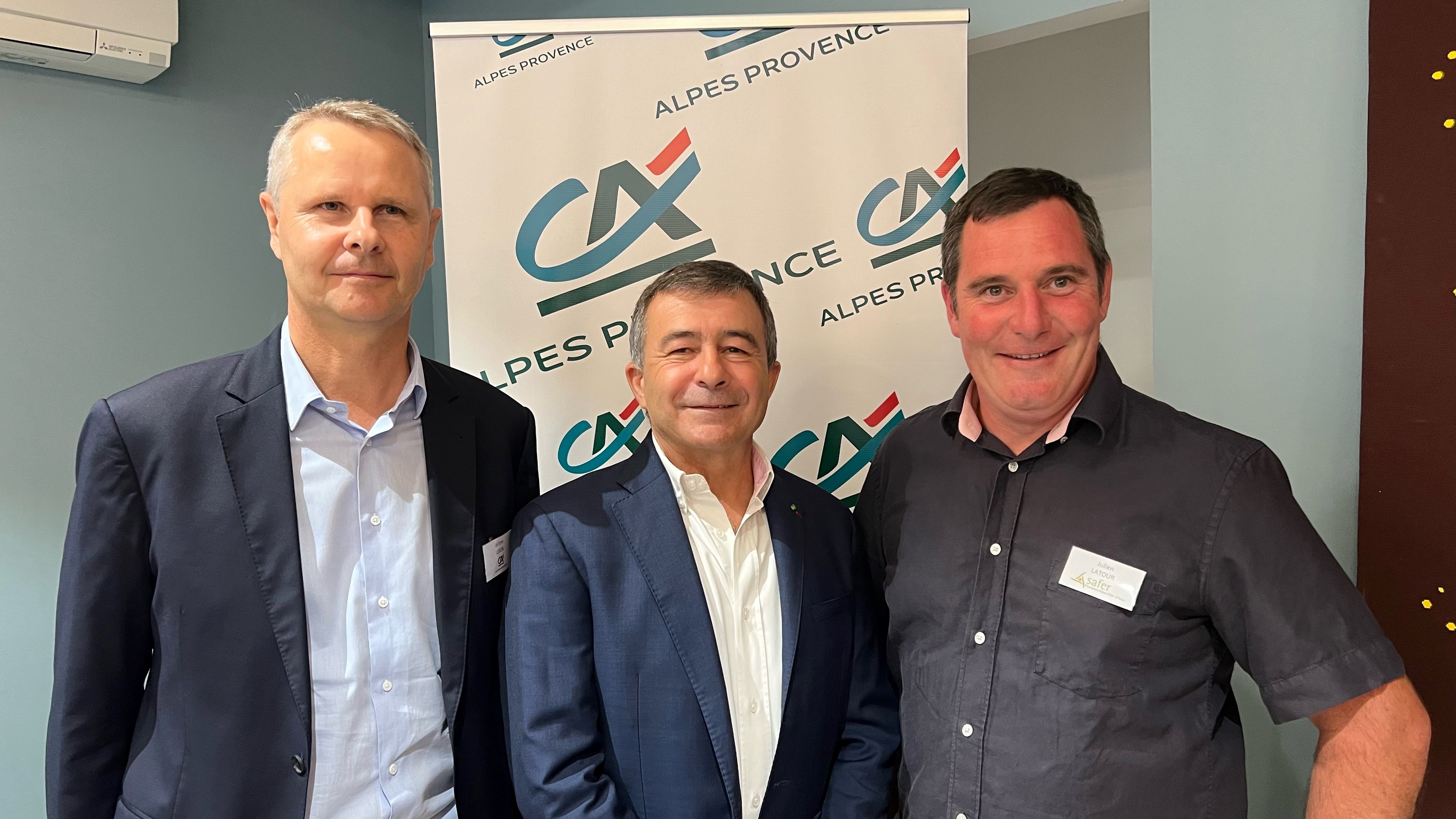 Jérôme Lebon et Frédéric Alexandre (Crédit agricole Alpes Provence) avec, à droite, Julien Latour (Safer Paca Vaucluse) - Photo Crédit agricole Alpes Provence