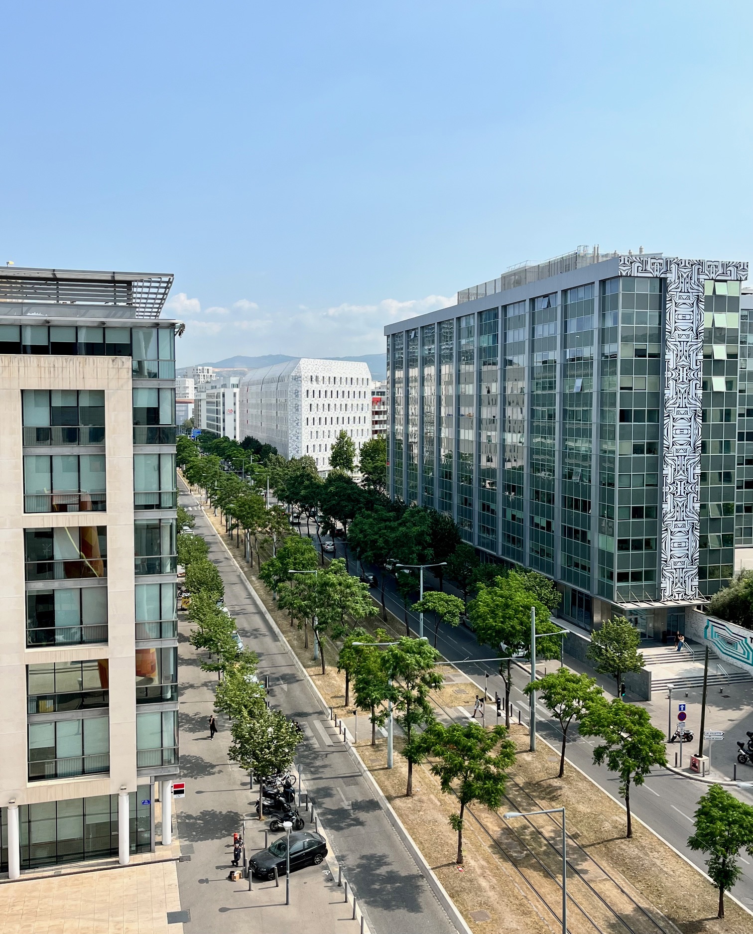 La demande placée de bureaux a progressé de 20 % cet été. © JP