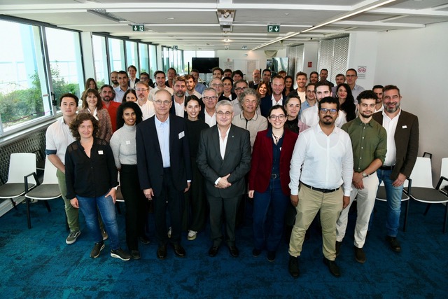 Neuf porteurs de défis et 11 lauréats de la cinquième édition du Smart Port Challenge se ont réunis le 22 octobre à Marseille. ©F. Moura.
