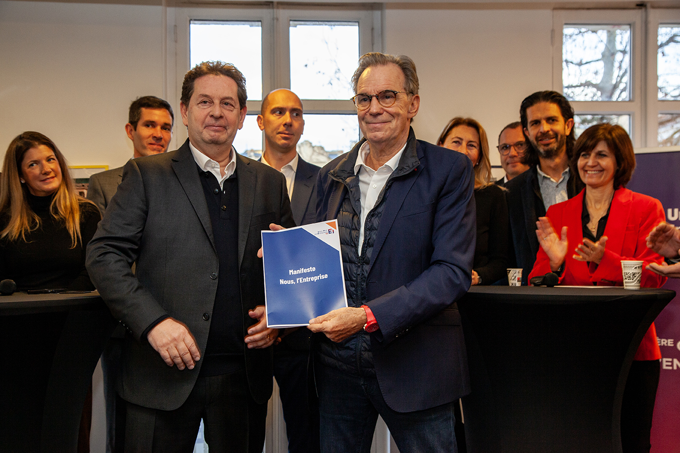 Chefs d'entreprises et présidents de fédérations professionnelles se sont réunis autour de Philippe Korcia pour remettre le manifeste rédigé par l'Upe 13, "Nous l'entreprise" au président de la région Sud, Renaud Muselier. © Thierry Vaudé Chefs d'entreprises et présidents de fédérations professionnelles se sont réunis autour de Philippe Korcia pour remettre le manifeste rédigé par l'Upe 13, "Nous l'entreprise" au président de la région Sud, Renaud Muselier. © Thierry Vaudé