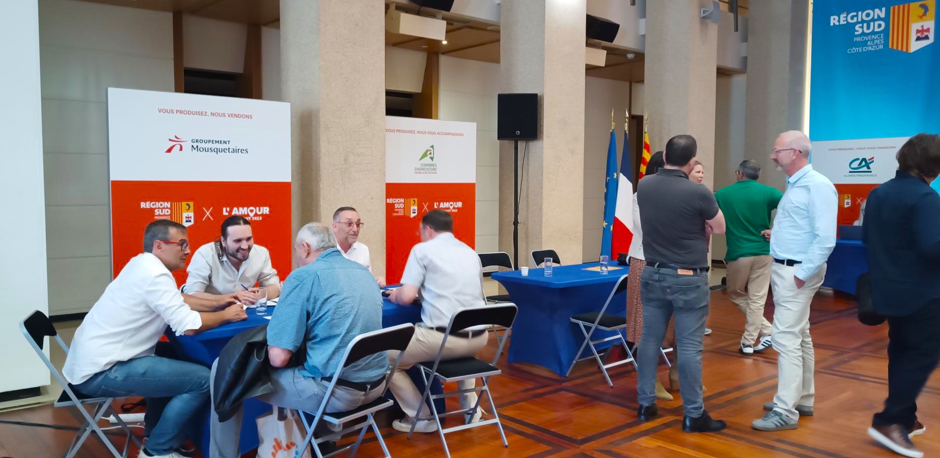 Rencontre entre producteurs et acteurs de la grande distribution afin d'encourager les collaborations, établir des contacts directs et éviter les intermédiaires. © SF
