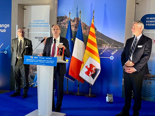 Renaud Muselier entouré de Frédéric Wiscart, président d’Alstom France et de Thierry Mallet, PDG de Transdev. ©LM