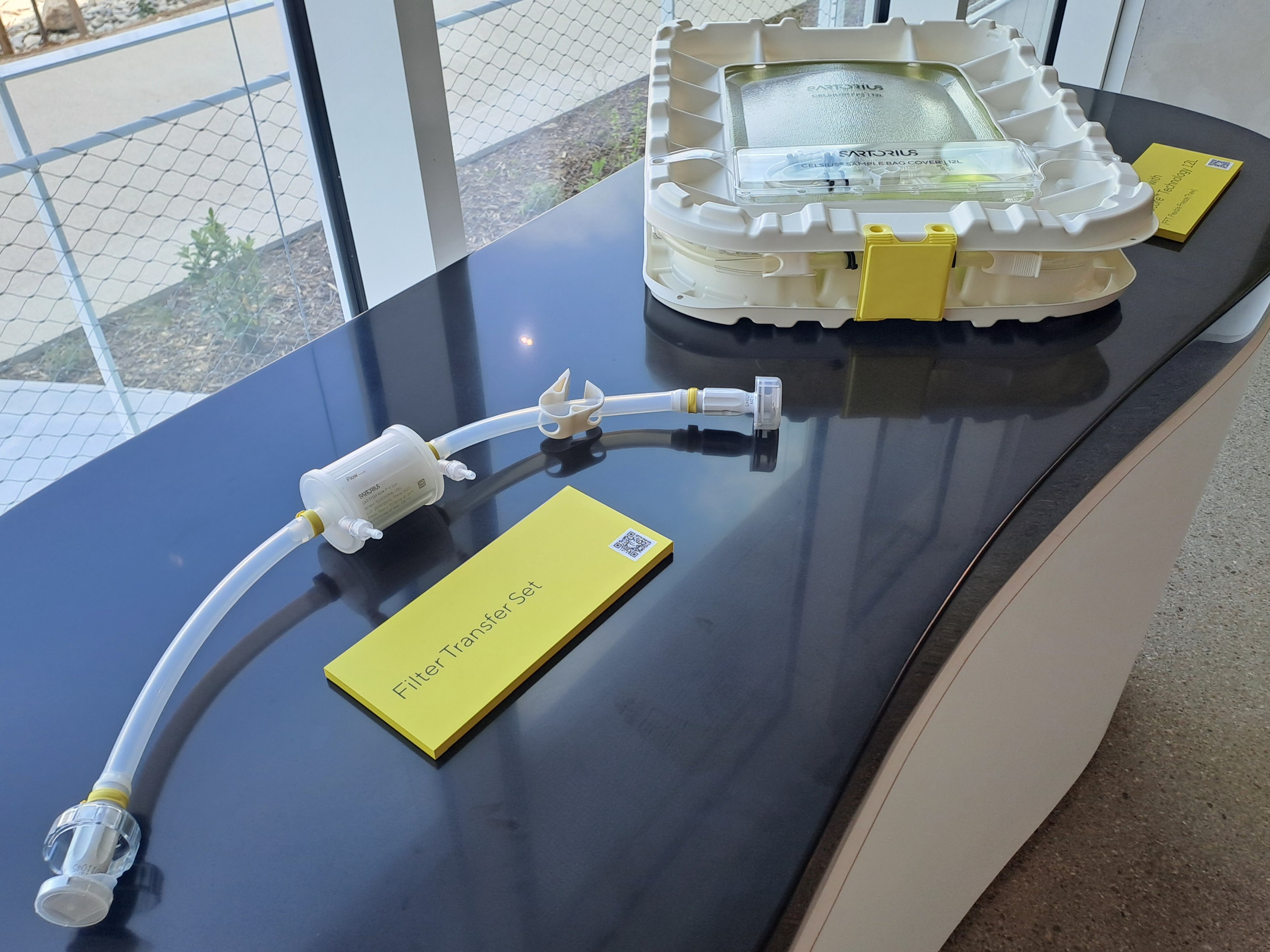 Le show-room permet de découvrir la haute technicité des dispositifs fabriqués à Aubagne. (Photo JC Barla)