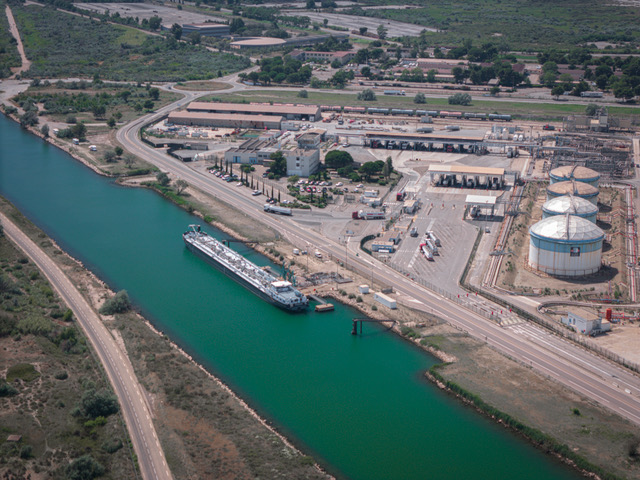 Les vracs liquides qui concentrent l’essentiel des trafics sont en hausse de 9% au premier semestre. ©M.Coat