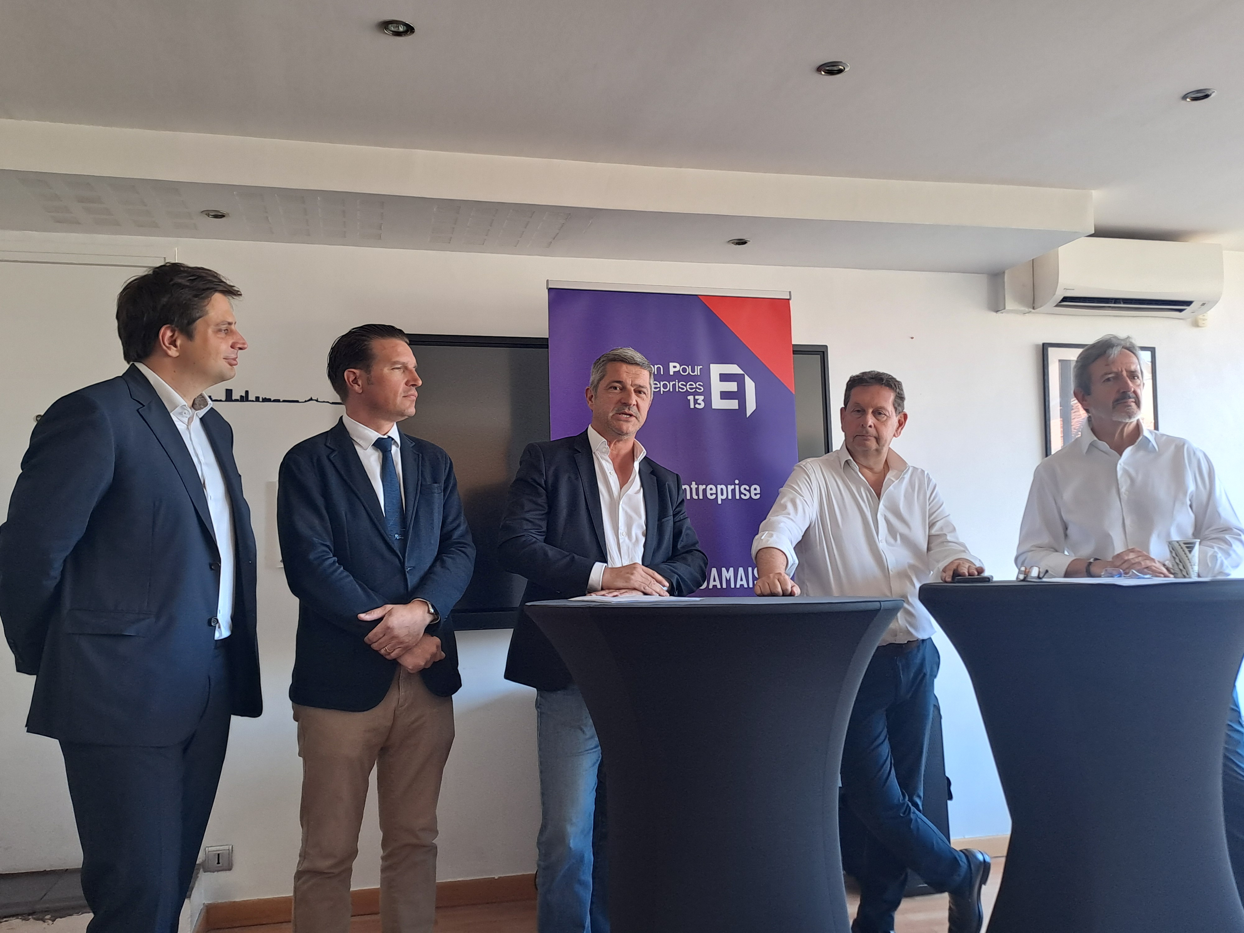 Martin Féraud, Cyril Sauvat, Sébastien Motte, Philippe Korcia et Jean-Michel Diaz réclament d'accélérer la mise en place des conditions d'accueil des projets industriels, au nom du collectif "Nous l'entreprise". (Photo JC Barla)