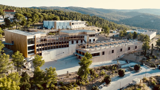 Édifié sur un terrain boisé de 7 850 m² aux portes du parc national des Calanques, le nouveau siège du Groupe Brousse a été inauguré le 18 septembre. © DR