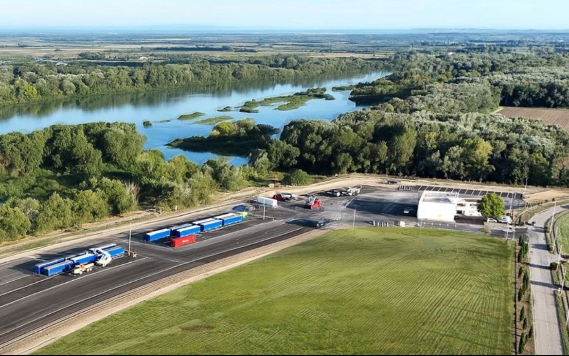 Combronde annonce une ligne entre Bordeaux (Izon), Arles et Fos dès le 13 octobre.  ©Combronde