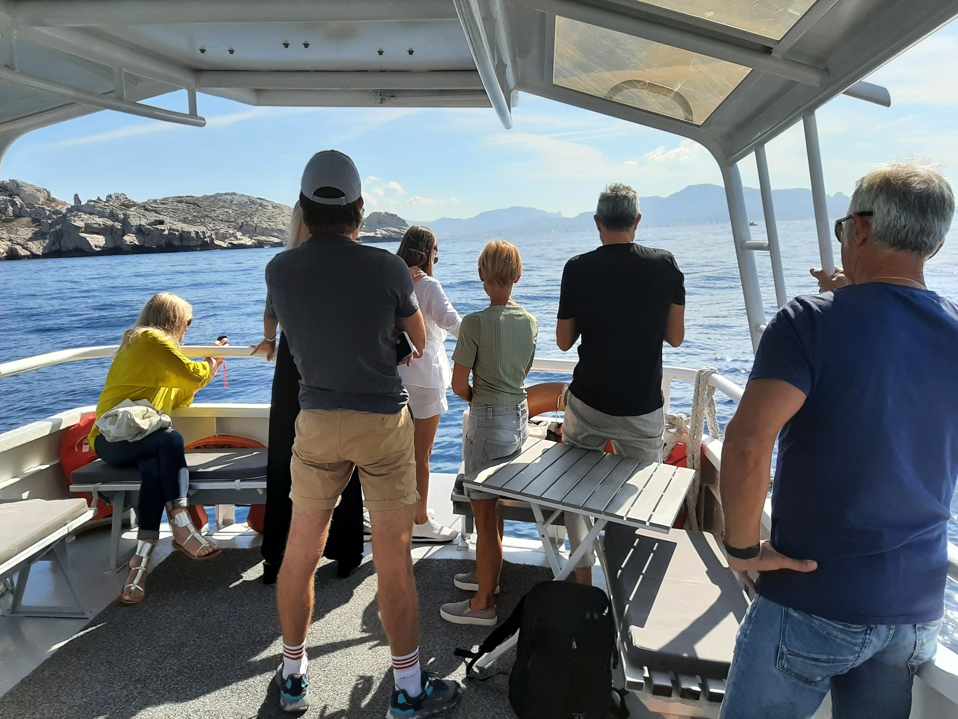 La dispersion des cendres en mer : un marché discret mais bien présent à Marseille