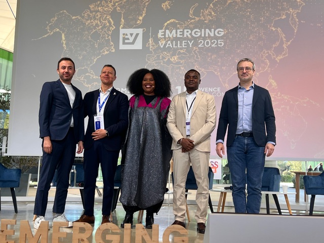 De G. à dte : Ahcène Gheroufella, Directeur adjoint du Département Économie durable et inclusive, Expertise France, Adil Tourabi VP Sales Director, OVH Cloud, Fatimata Wane Journaliste, Stezen Bisselou Nzengue, directeur Général de Paysika et Rémi Prunier, MEA Partner, Orange Ventures. ©NBC