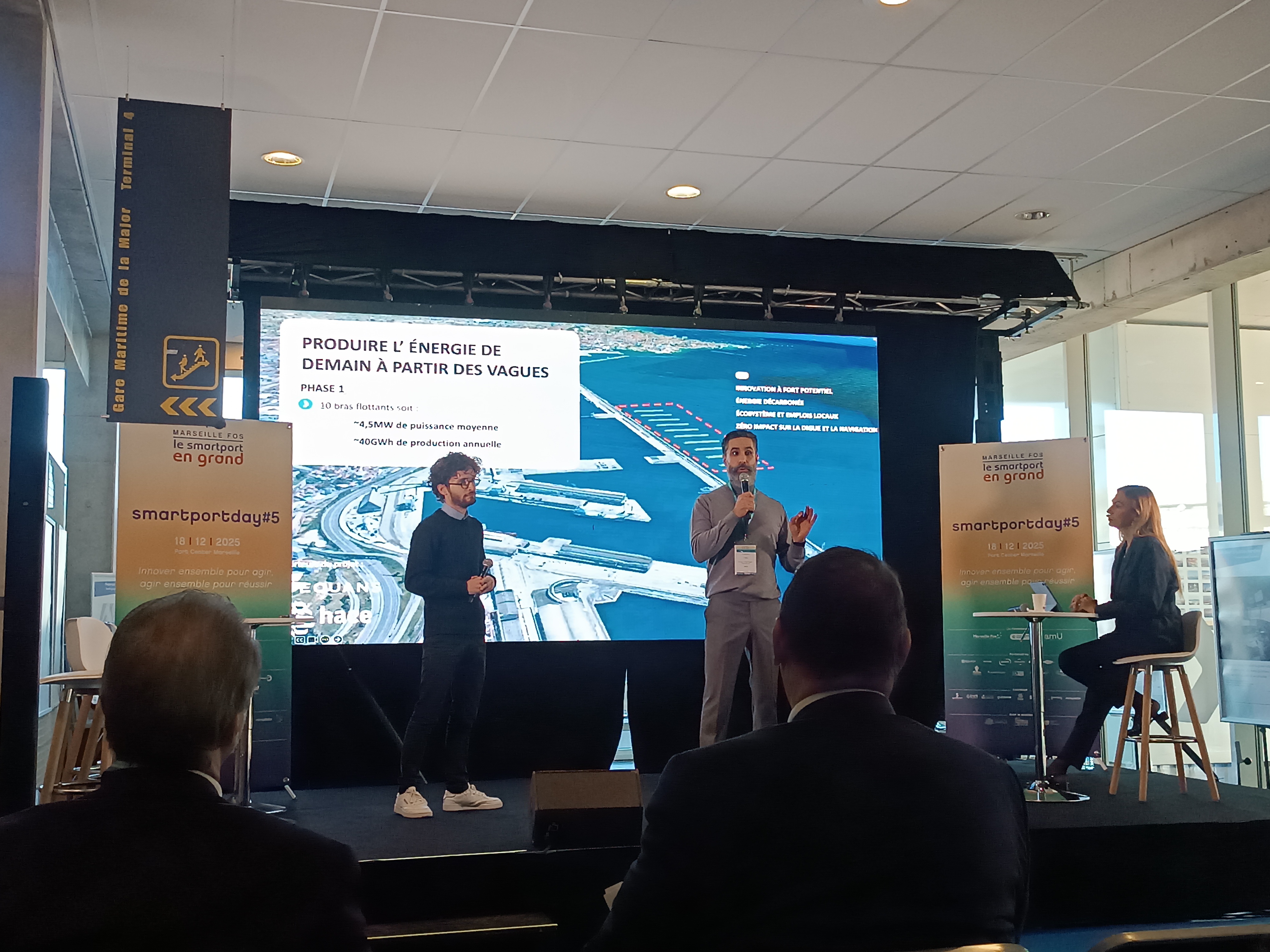 Lors de l'évènement, Hace a présenté sa solution permettant de canalyser l'énergie des vagues et en faire de l'électricité qui peut servir à alimenter les infrastructures du port.