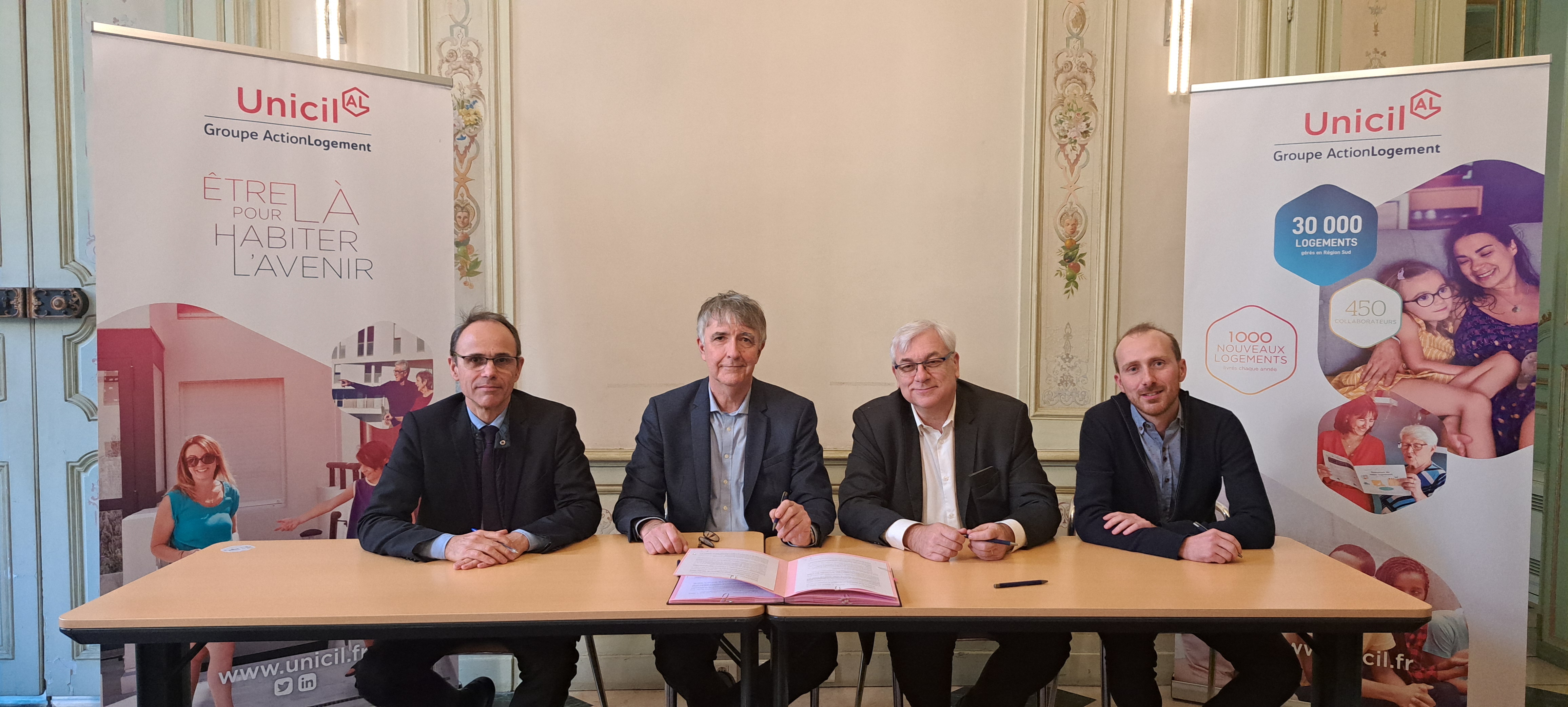 Pierre Fournon, directeur interrégional de CDC Habitat Social, Éric Pinatel, directeur général d'Unicil, Jean-Pierre Sautarel, directeur général de 3F Sud, et Arthur Lécrivain, représentant Jean-Luc Vidon, président du directoire d'ICF Habitat Sud-Est Méditerranée, lors de la signature de la convention. Pascal Friquet, directeur des investissements de 1001 Vies Habitat pour la région sud était excusé. (photo © Unicil)
