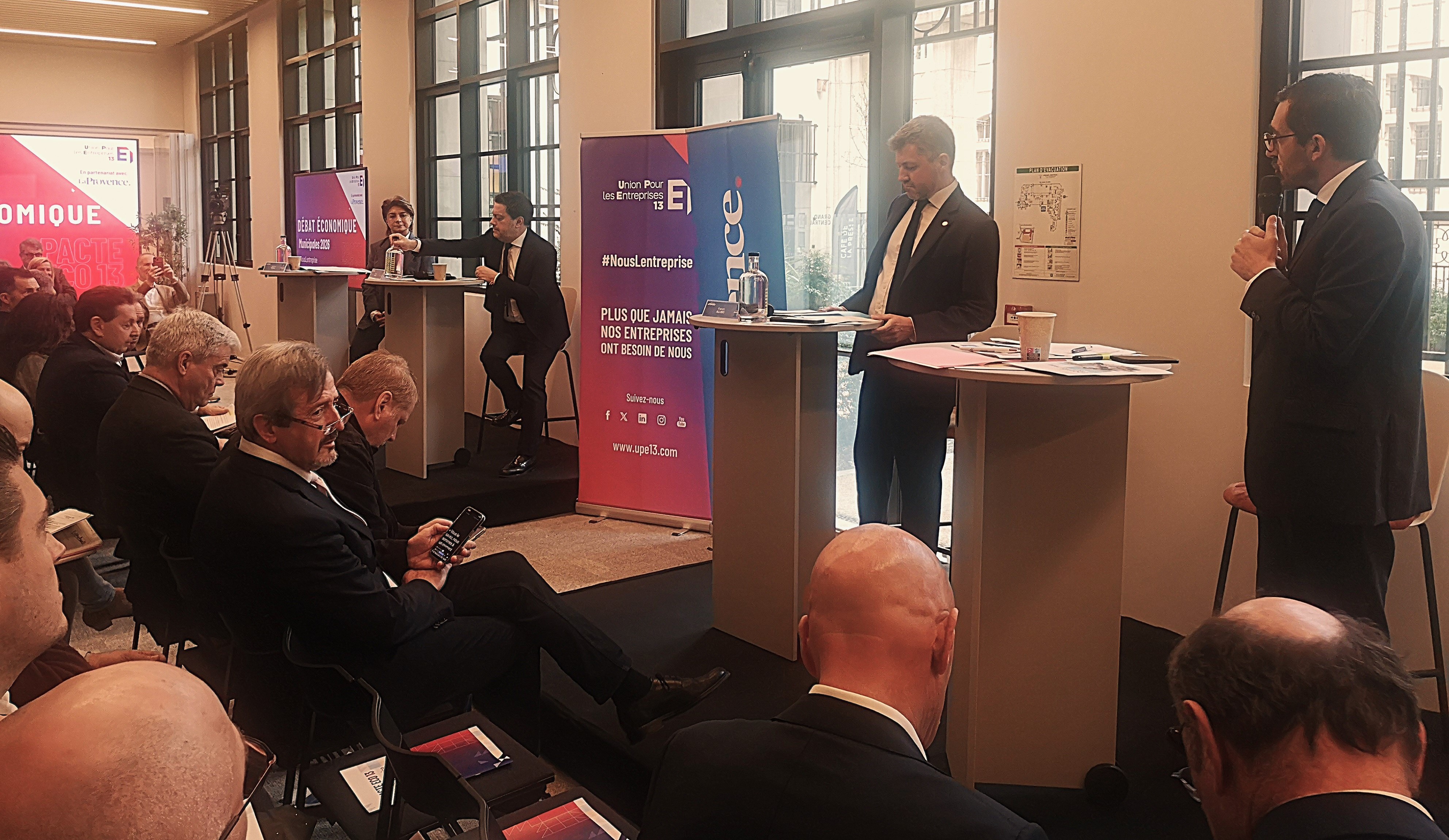 En tribune, de gauche à droite, Martine Vassal, Benoît Payan, Franck Allisio et Olivier Biscaye. (photos © Georges Vermont)