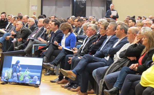 Elus et industriels ont pu entendre les attentes des citoyens et associations (Photo JC Barla)