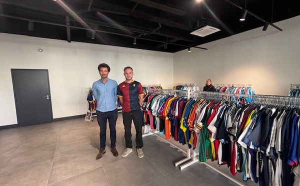 Mathieu Grandjean et Paul Jung de Vintage Football Area, au pop-up store sur la Canebière. © FB