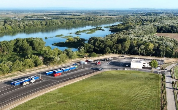 Combronde annonce une ligne entre Bordeaux (Izon), Arles et Fos dès le 13 octobre.  ©Combronde