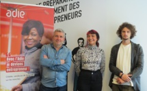 Sébastien Chaze (ADIE) et deux jeunes entrepreneurs motivés pour réussir, Léa Simon (Bazarkitschn) et Romain Gallet (Peyresc Studio). (photo JC Barla)