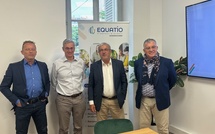 L'équipe d'Equatio présente sa nouvelle identité en présence d'Olivier Robert (à gauche), fondateur de l'agence Sacrés Français. © FB